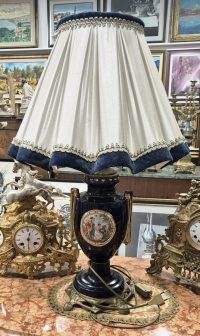 Vrhunska stara velika porcelanska oslikana lampa